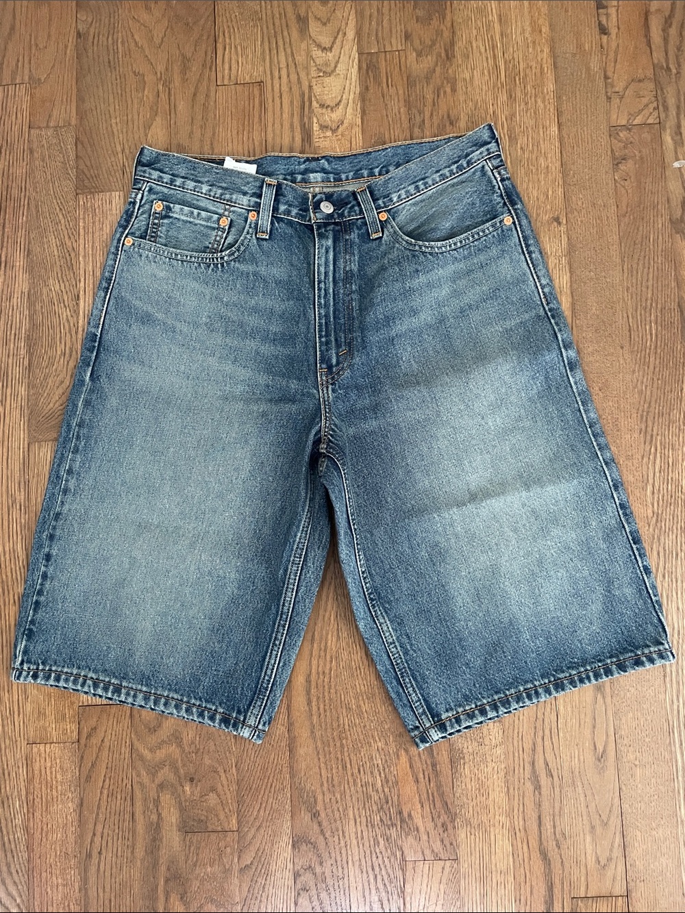 Levis Classic Men's Denim Loose Shorts Size 32 NEW